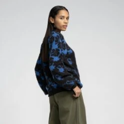 Santa Cruz Womens Knit Crew Meyer Freestyle - Blue / Black 8 Santa Cruz Womens Knit Crew Meyer Freestyle - Blue / Black -Skate Warehouse 833d8f06 6b30 4d94 8cd9 7419d7f593c1