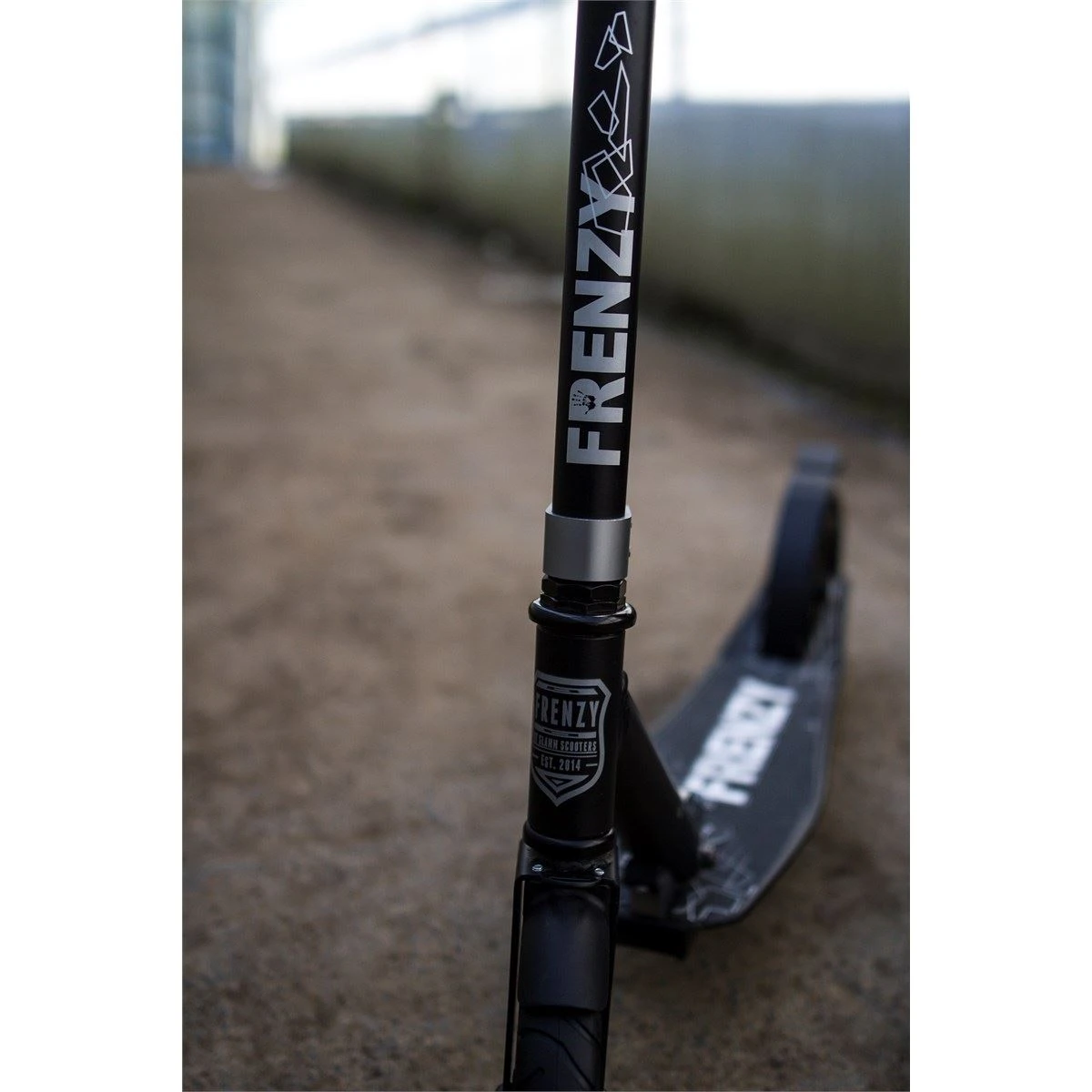 Frenzy 205mm Pneumatic Plus Recreational Scooter - Black 4 Frenzy 205mm Pneumatic Plus Recreational Scooter - Black - Image 4